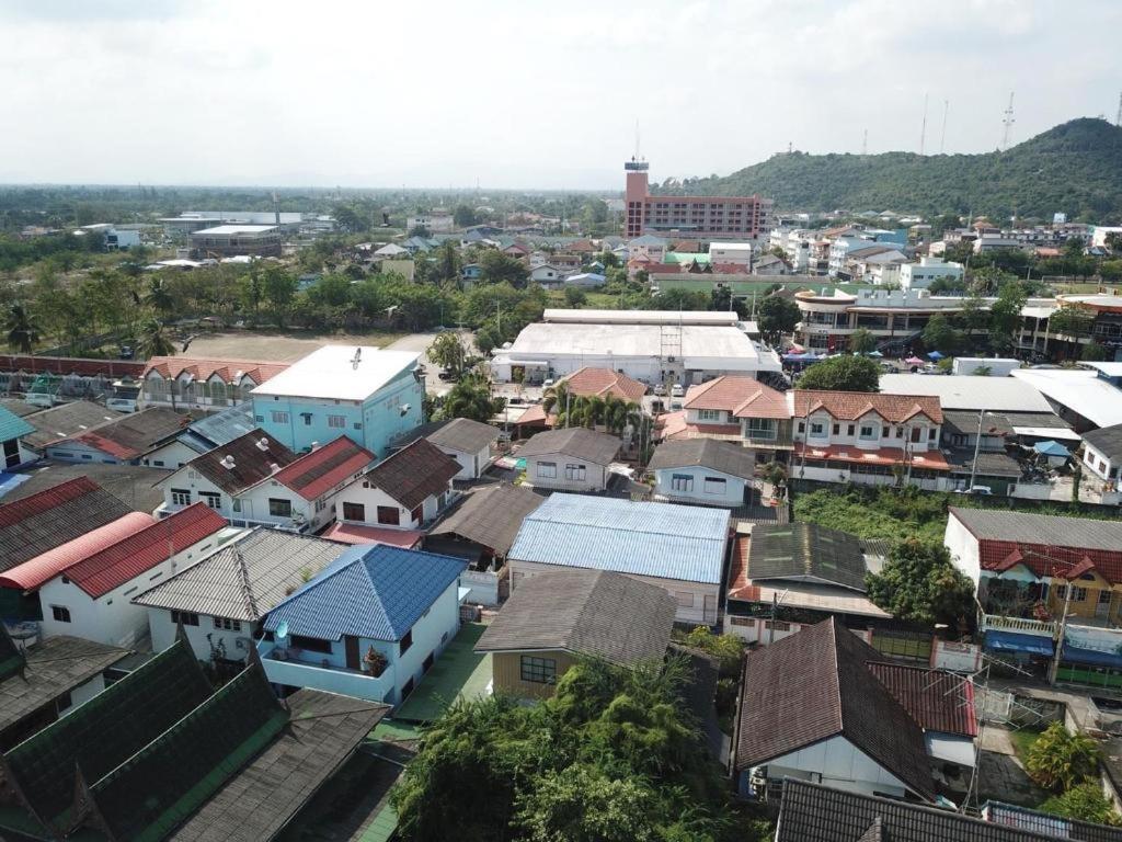 Thanyachatra Boutique. Phetchaburi Exterior photo