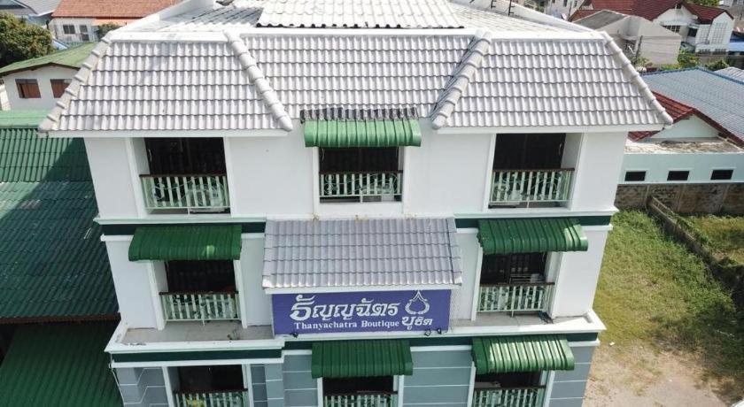 Thanyachatra Boutique. Phetchaburi Exterior photo