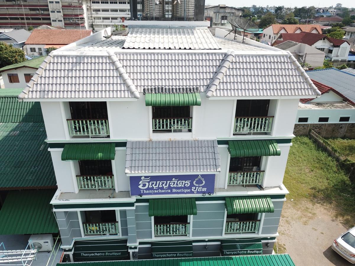Thanyachatra Boutique. Phetchaburi Exterior photo