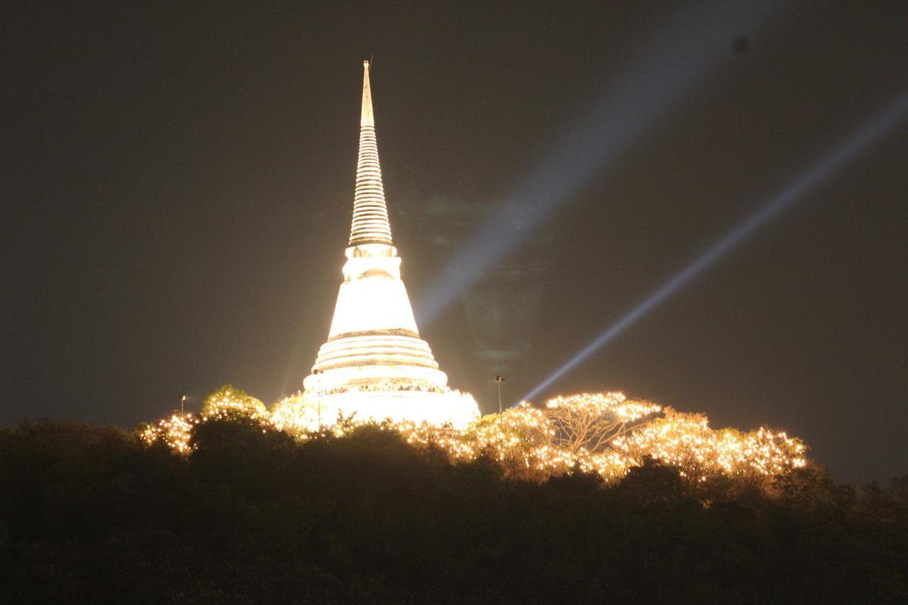 Thanyachatra Boutique. Phetchaburi Exterior photo